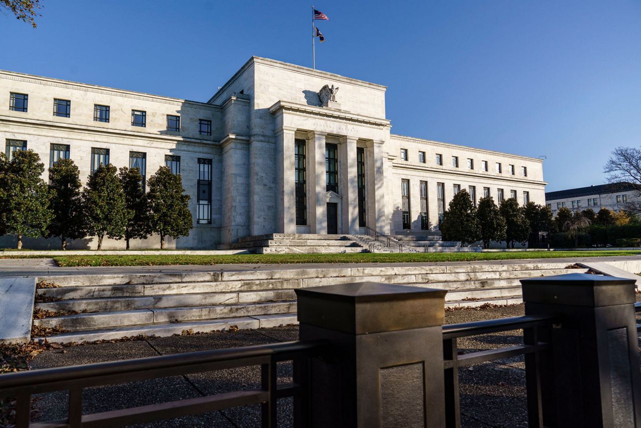 Fed finds big US banks in solid shape; keeps dividend limits - Vimarsana News