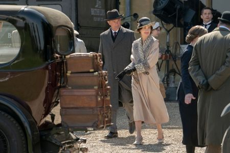 Review: Hollywood comes to Downton Abbey! Also: the clothes.