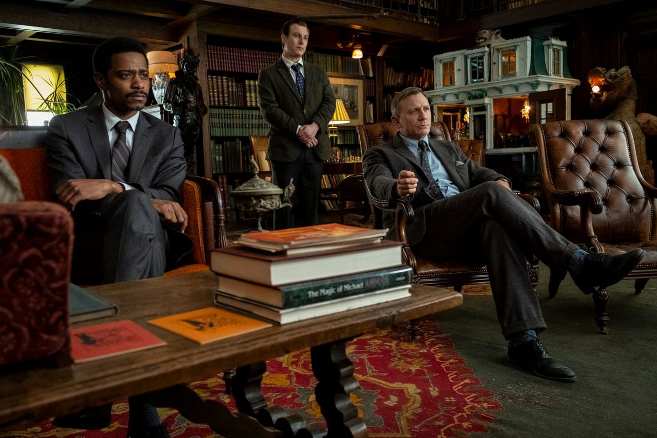 Review: In ‘Knives Out,’ a whodunit for the Trump era