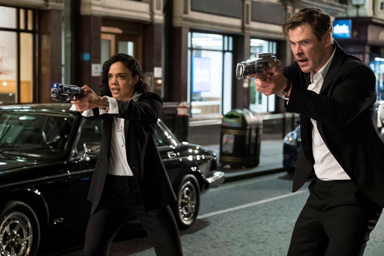 Review: 'Men in Black' returns, a little worse for wear