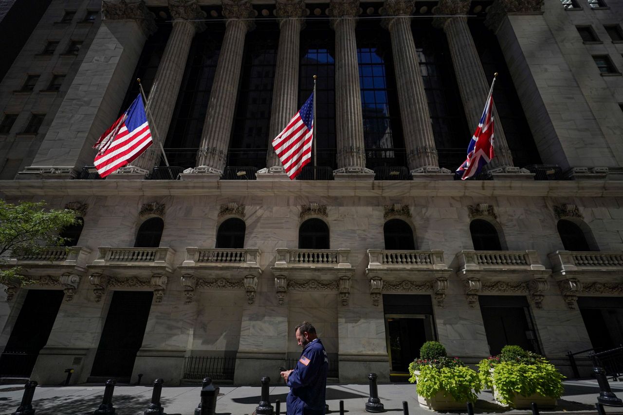 今日股市动态：华尔街大多数地区下滑，交易员推迟对降息的预测