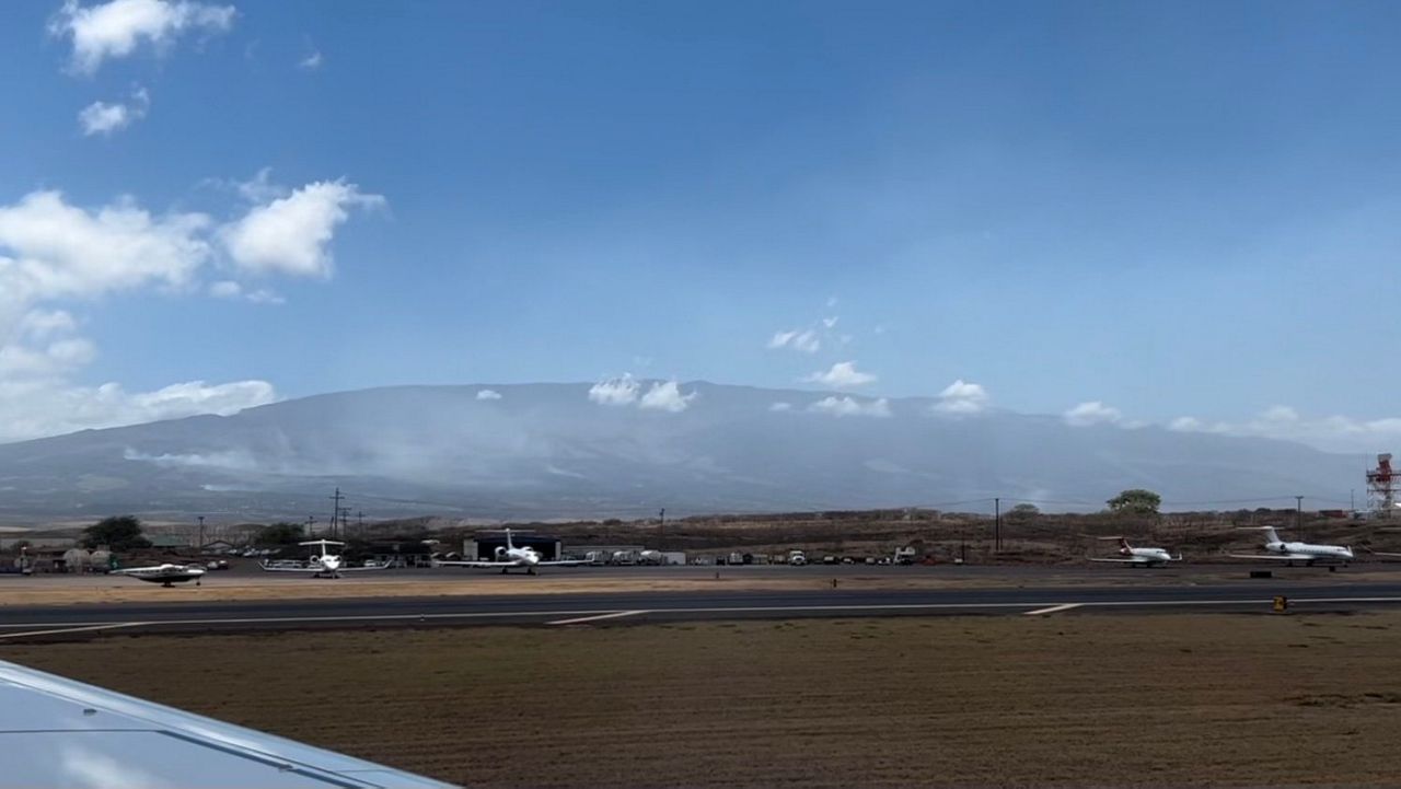 Smoke from the Maui wildfire drifts across the landscape. (Spectrum News/Nuy Cho)