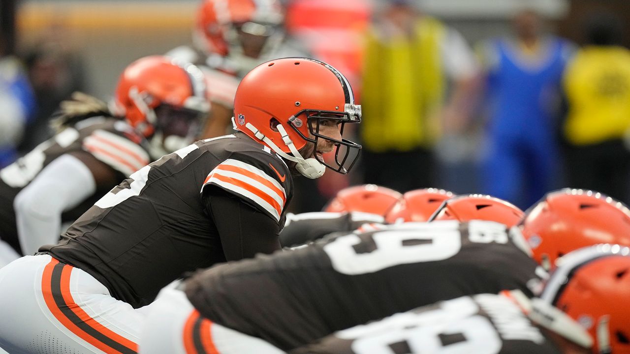 Browns Injury Alert: CB Mike Ford heads to locker room early vs. Bears