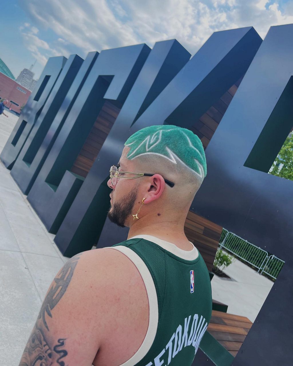Milwaukee barber creates oneofakind Bucks haircut