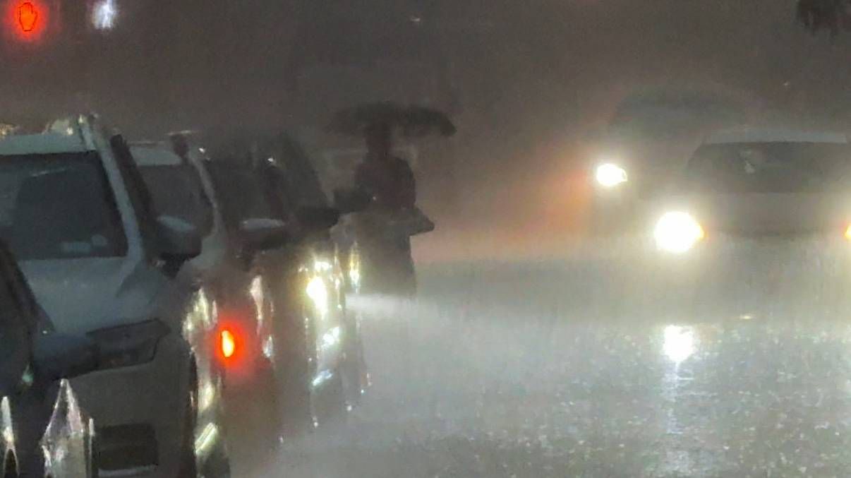 Heavy rain falls in Greenpoint, Brooklyn Monday evening. (Spectrum News NY1/Usman Chohan)