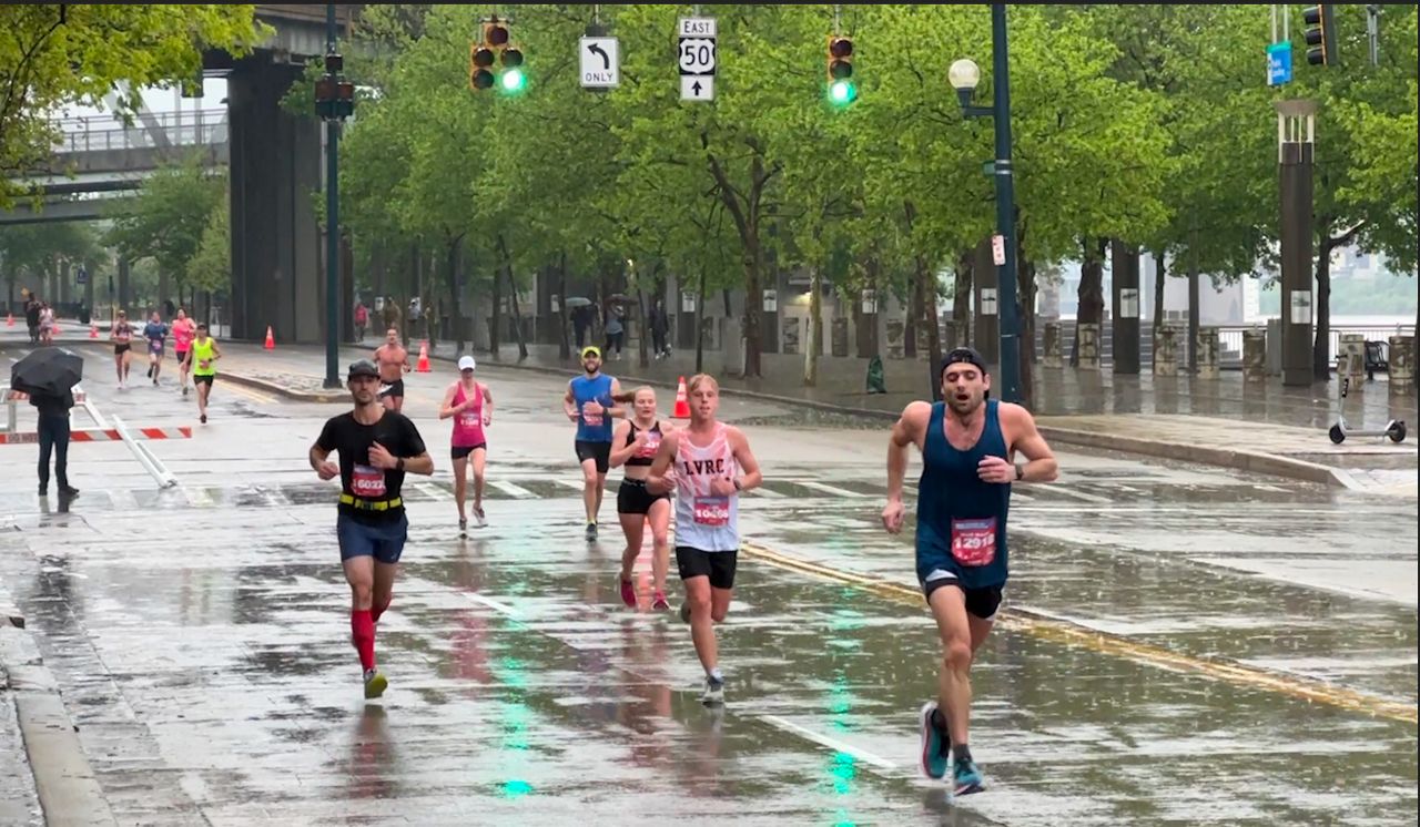 Despite storms, Flying Pig Marathon runs without delay