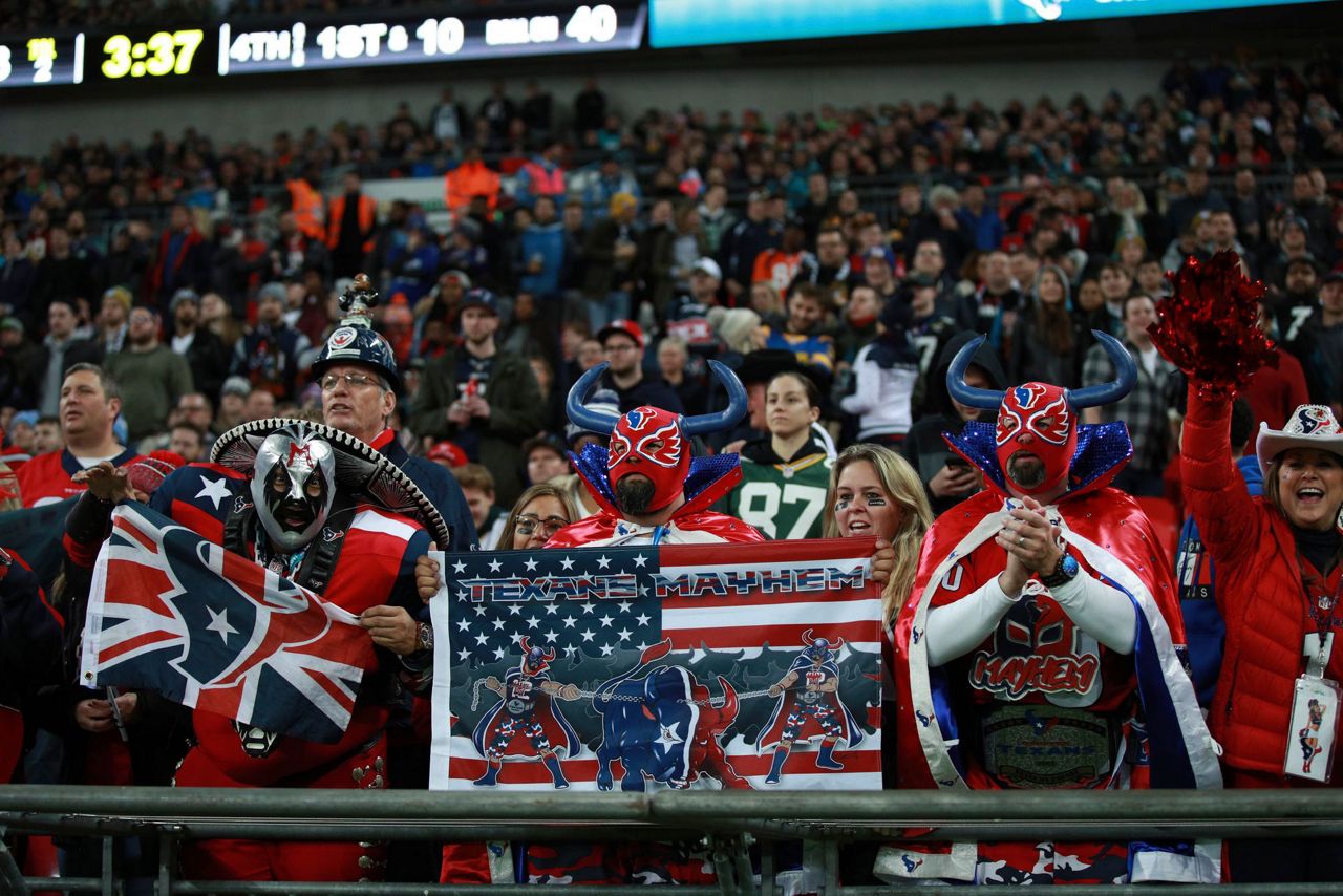 ENGLISH FOOTBALL FAN EXPERIENCES NFL!  Jacksonville Jaguars vs Denver  Broncos @ Wembley Stadium 