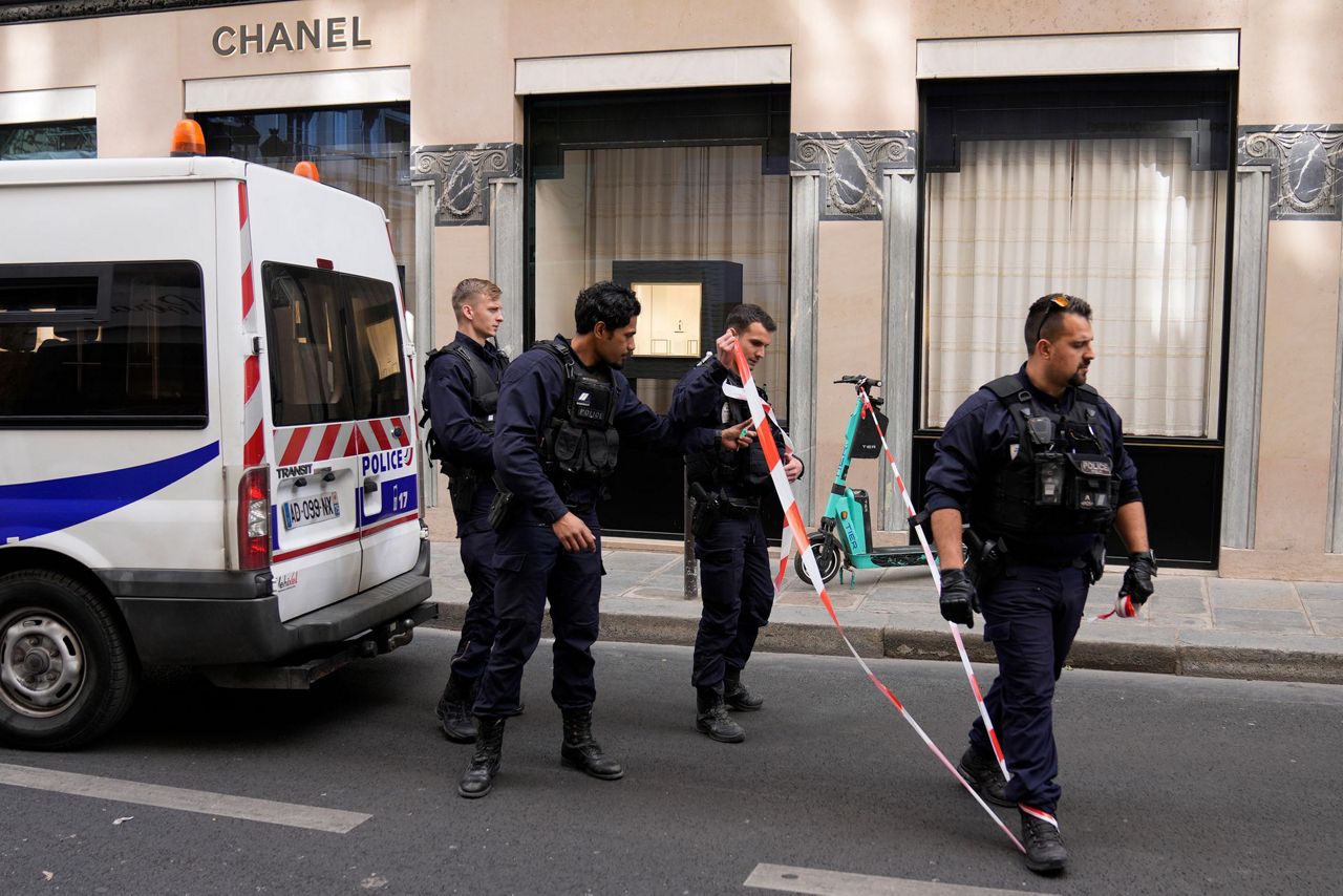 Chanel jewelry boutique in Paris held up by armed men