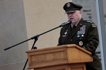 Crowds honor World War II veterans at Normandy D-Day celebrations