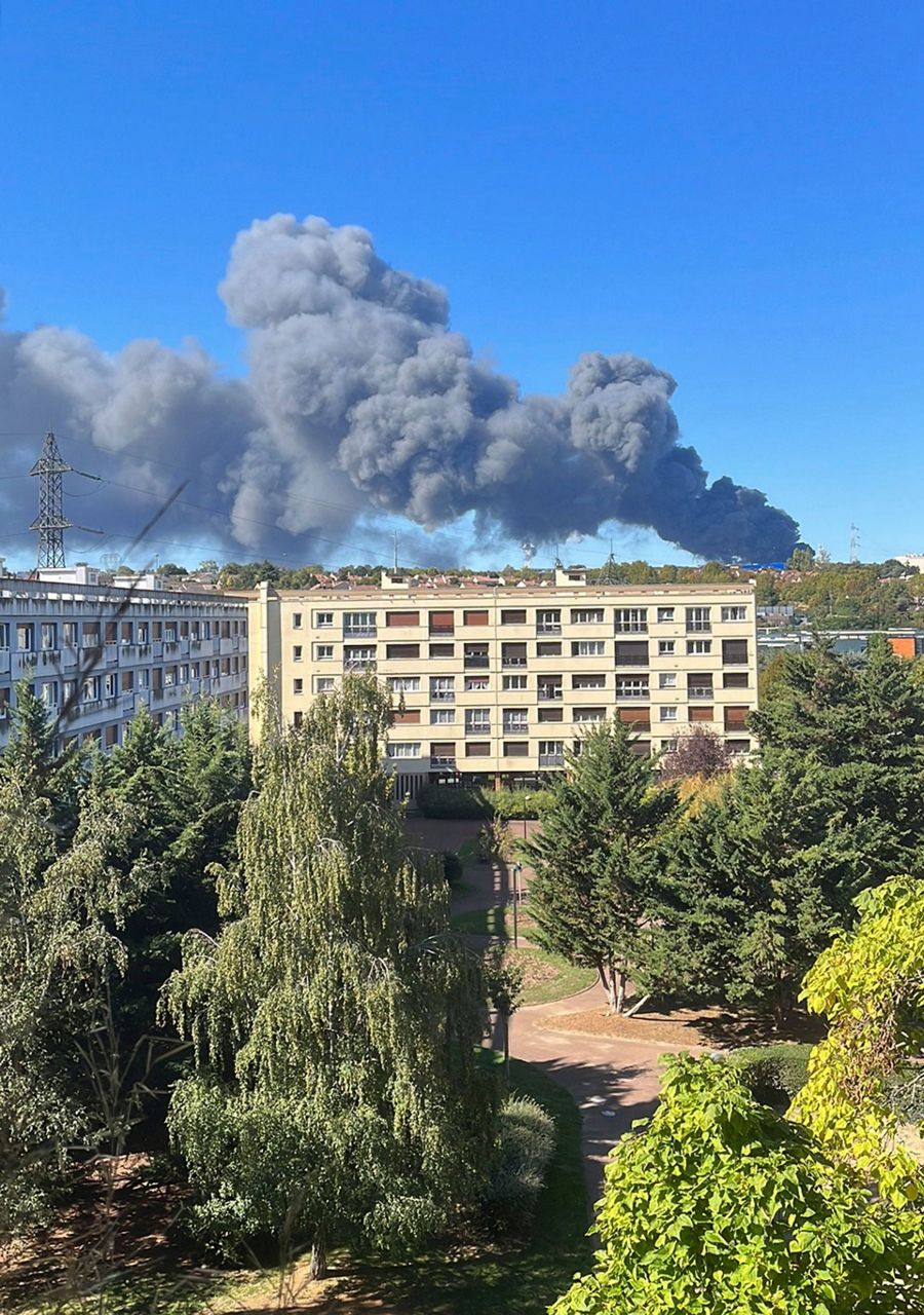 Fire breaks out at world's biggest produce market in Paris