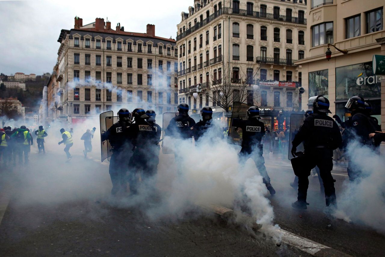 The Latest France detains 1,220 after antigovt protests