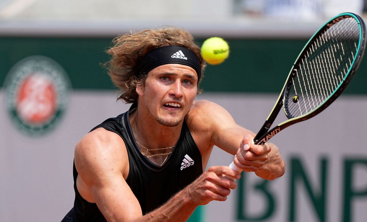 Zverev keeps it short, advances to 3rd round at French Open