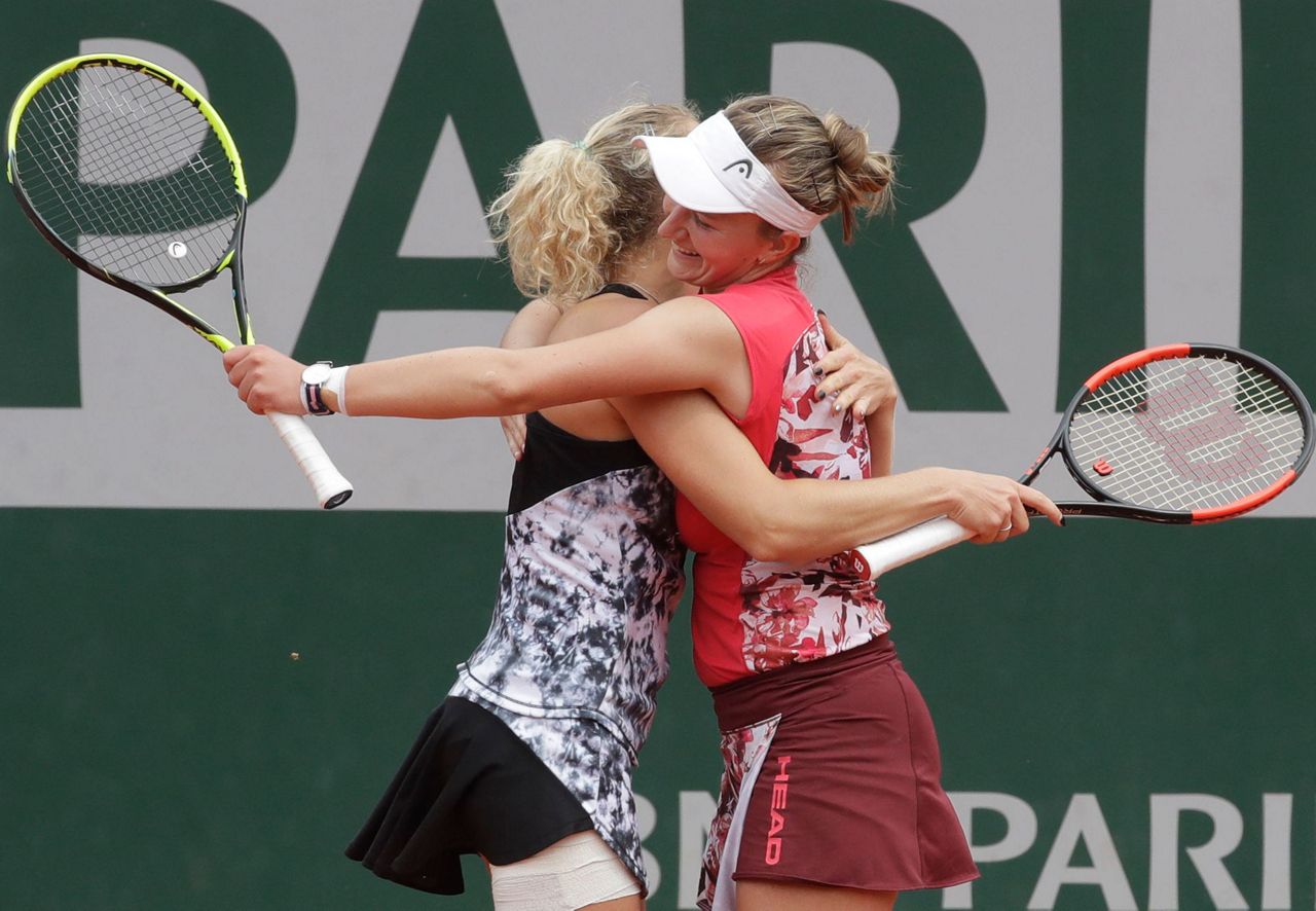 The Latest: Krejcikova, Siniakova win French Open doubles