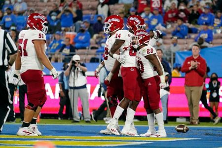 Jake Haener passes for four touchdowns in Fresno State's third straight win