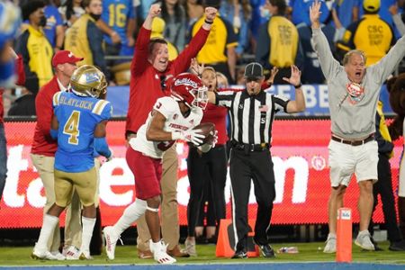 Haener's TD pass lifts Fresno State to 40-37 upset of UCLA