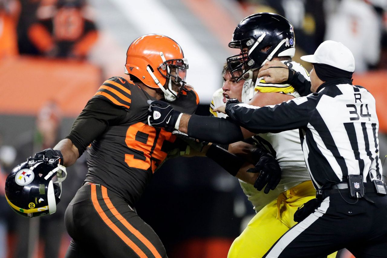 Myles Garrett should not play for Cleveland Browns again in 2019