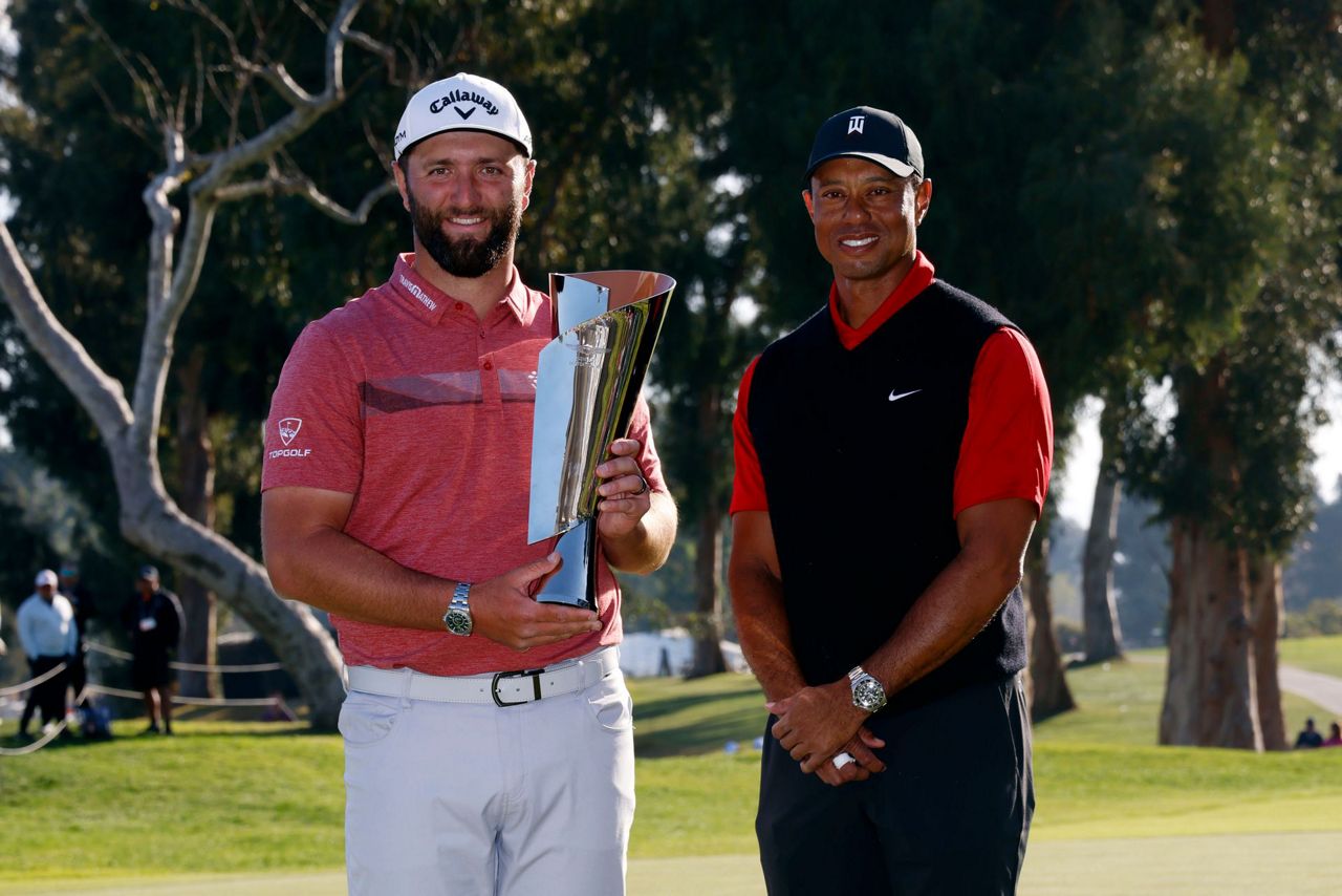 Rahm holds on to win at Riviera and return to No. 1 in world