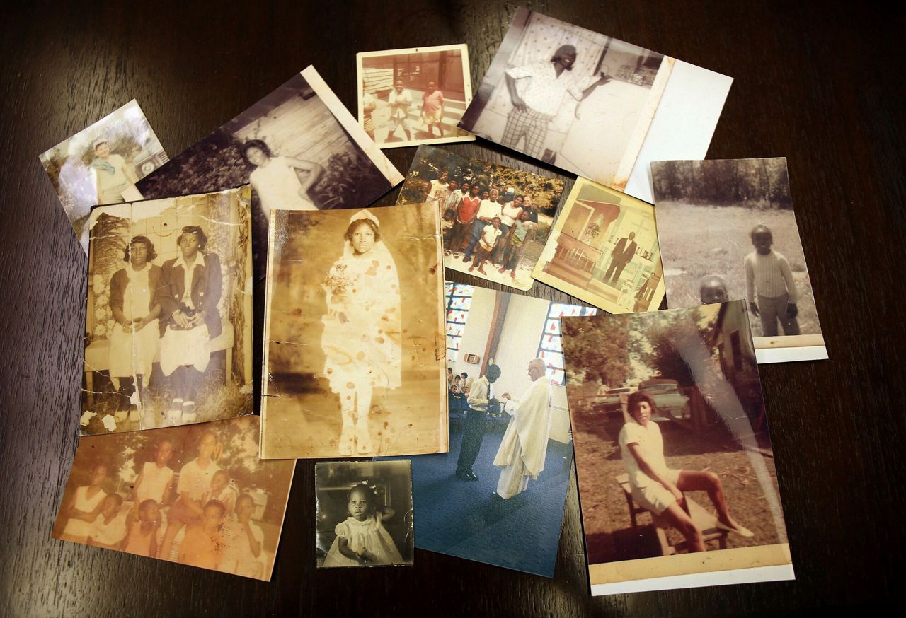 site documents histories of slaves