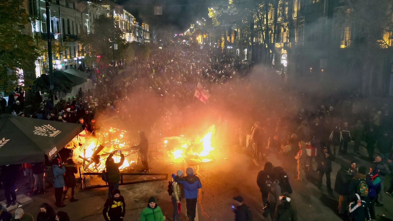 Protesters pour into the streets and put fire following Georgian Prime Minister Irakli Kobakhidze's announcement, rallying outside the parliament building in Tbilisi, Georgia, on Friday, Nov. 29, 2024. (AP Photo/Zurab Tsertsvadze)