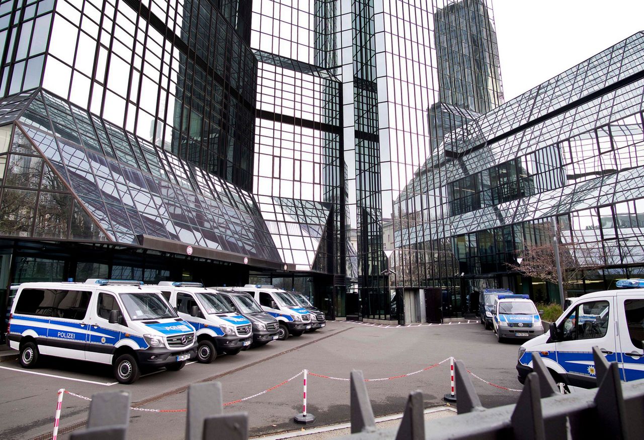 Report: German police search Deutsche Bank offices