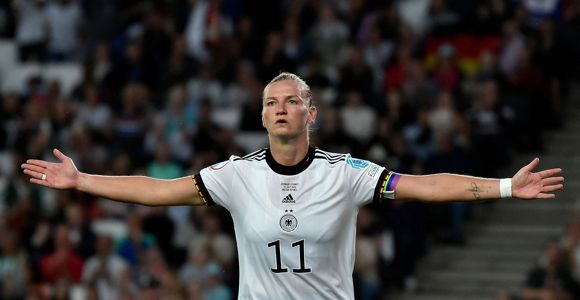 News Photo : Sara Daebritz poses during Germany Women's Team