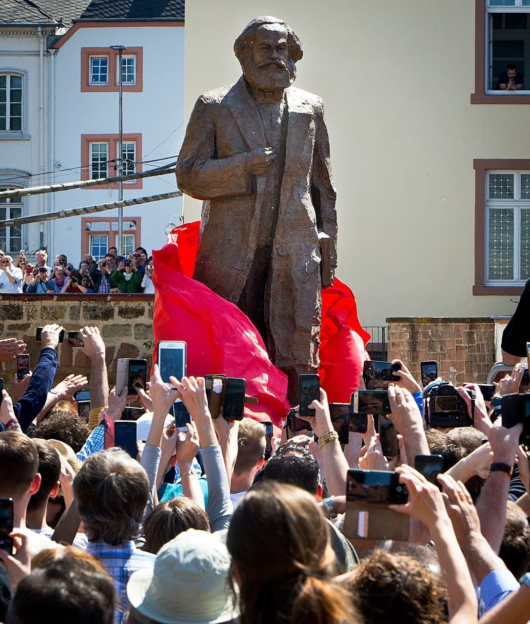 Marx's birth town celebrates anniversary with big new statue