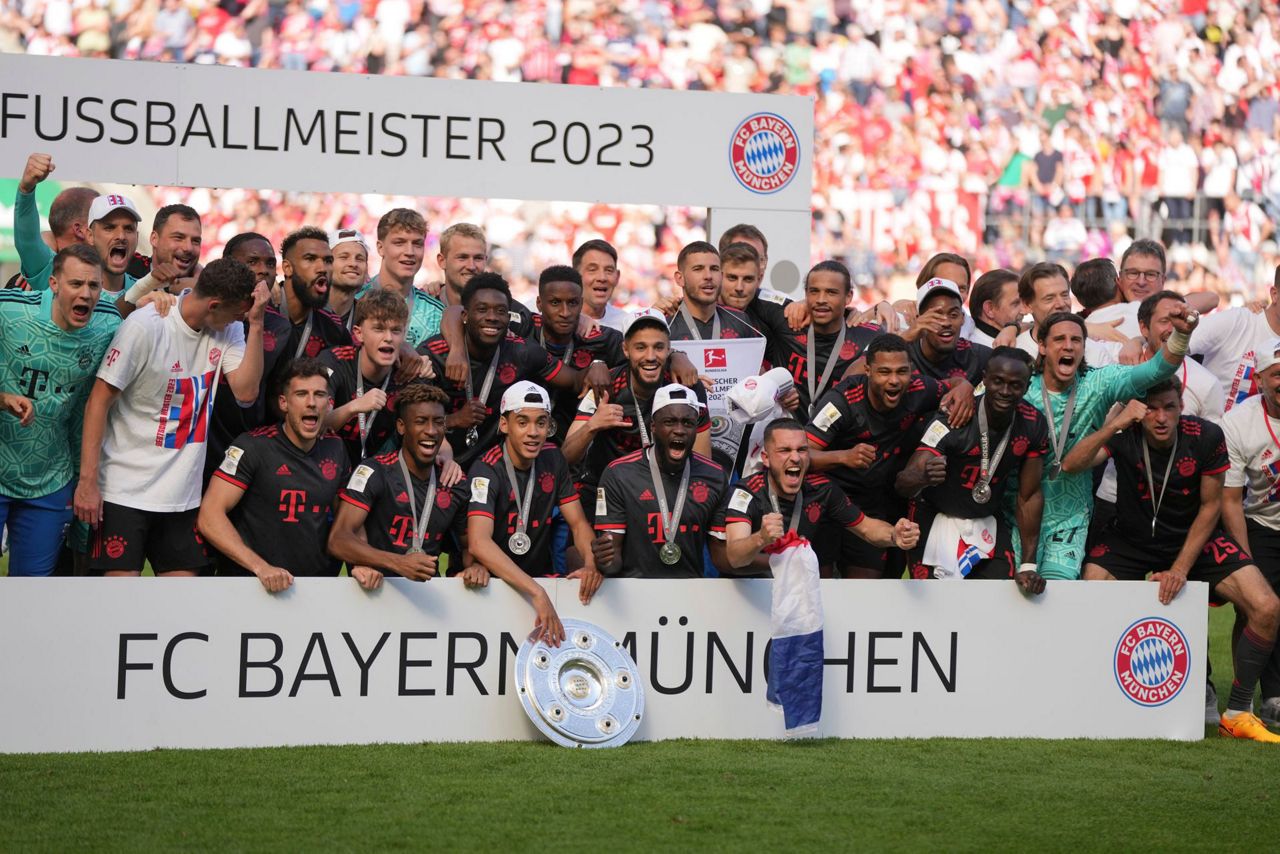 Bayern Munich wins record-extending 11th consecutive Bundesliga title