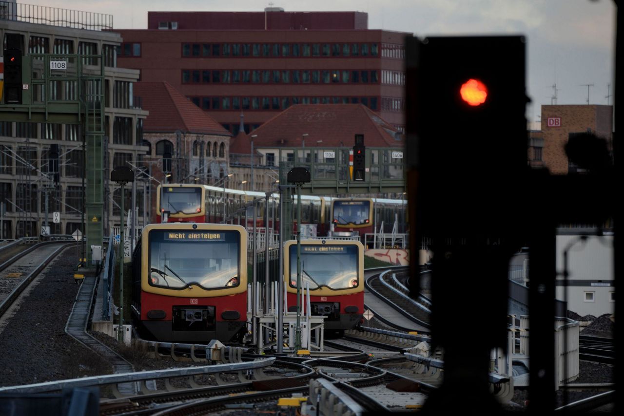 Strike over pay paralyzes rail, air travel in Germany