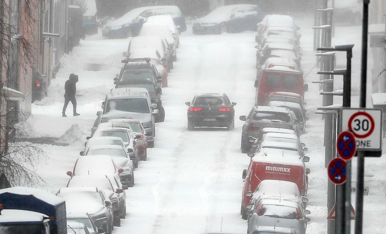 Heavy snowstorm pounds Germany, upends travel