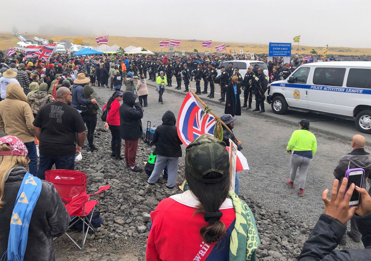 Hawaii expands power to block telescope protesters