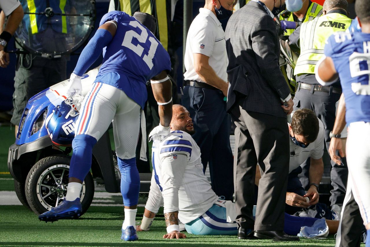 Prescott has gruesome injury, Cowboys rally to beat Giants