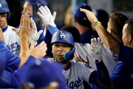 Mookie Betts, Max Muncy Lead Dodgers to 4-3 Win Over Giants in 10