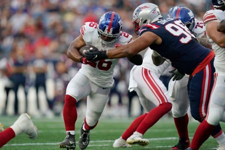 Late FG gives Giants, Daboll 23-21 victory over Patriots