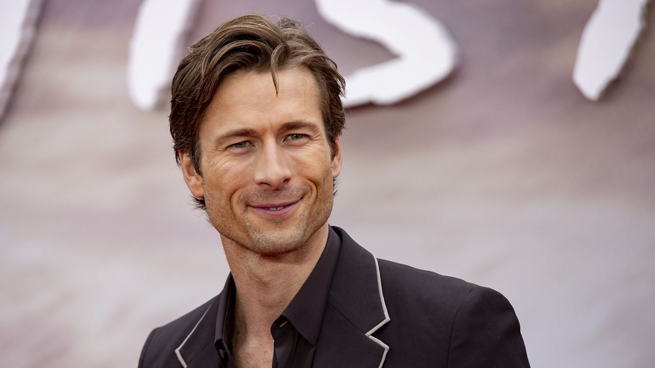 Glen Powell arrives at the premiere of 'Twisters' on Monday, July 8, 2024, to a central London cinema. (Photo by Joel C. Ryan/Invision/AP)