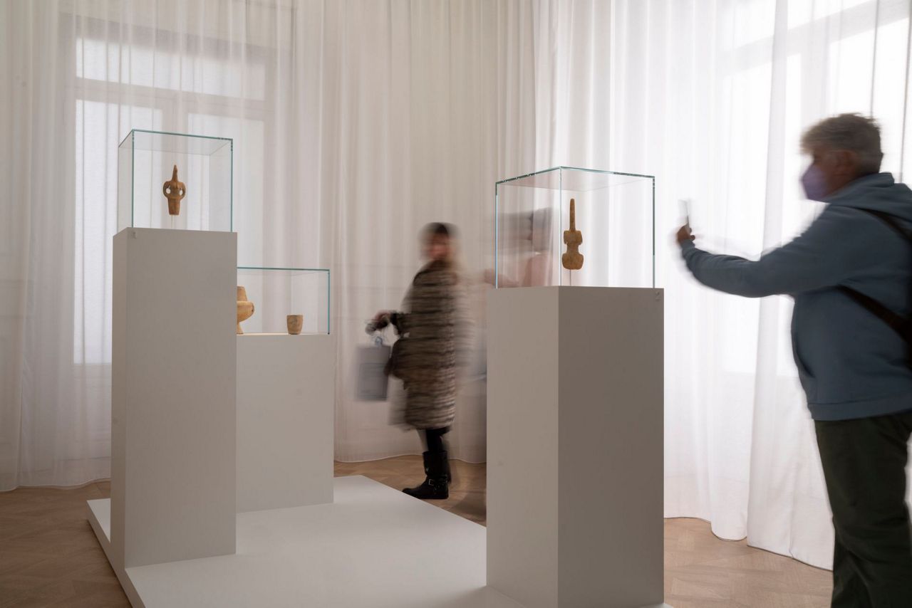Greek museum displays 1st batch of artworks recouped from US