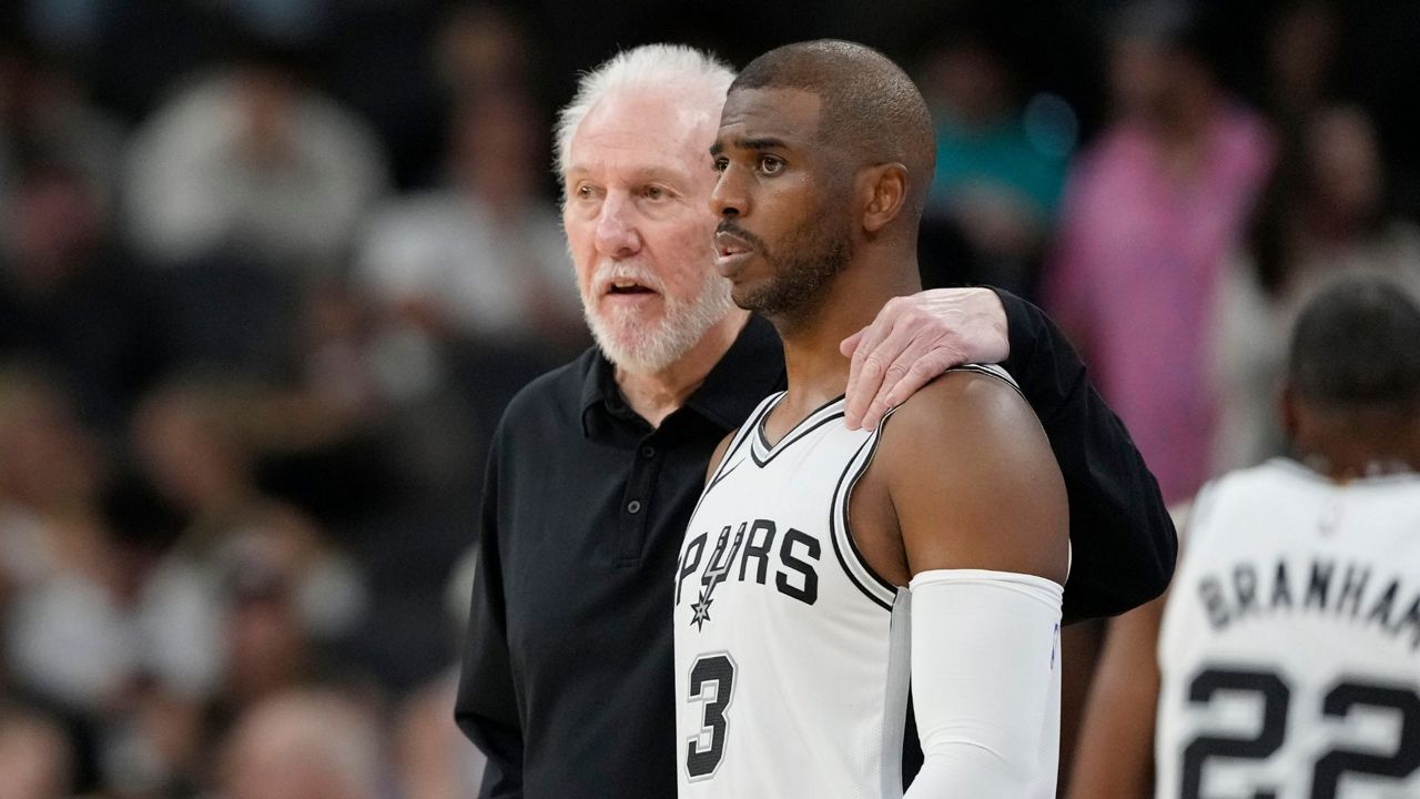 San Antonio Spurs head coach Gregg Popovich, left, talks with guard Chris Paul (3) during the first half of a preseason NBA basketball game against the Orlando Magic in San Antonio, Wednesday, Oct. 9, 2024. (AP Photo/Eric Gay)