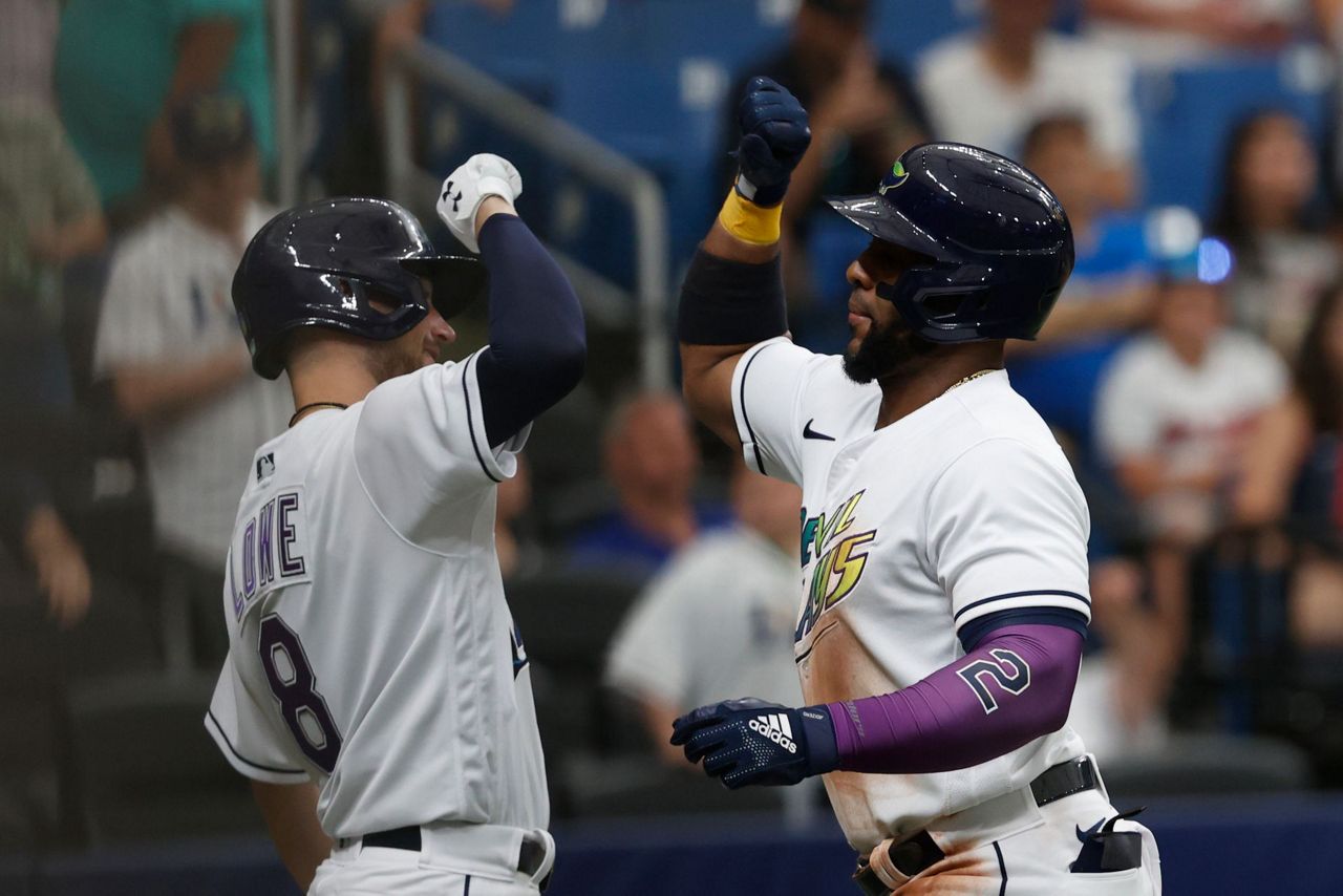 Lowe and Díaz homer, Rays beat Guardians 6-4