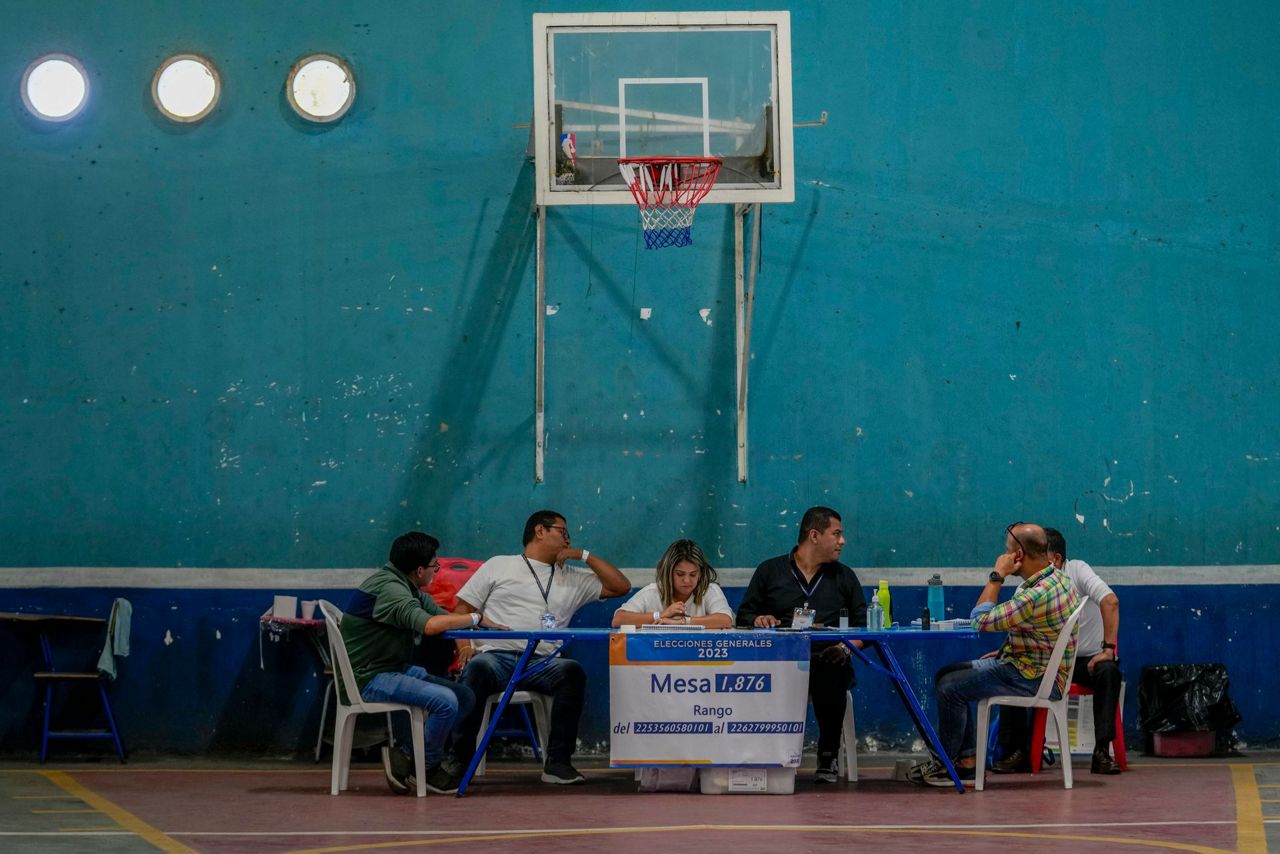 Guatemalans head to the polls, hoping their new leader will bring real