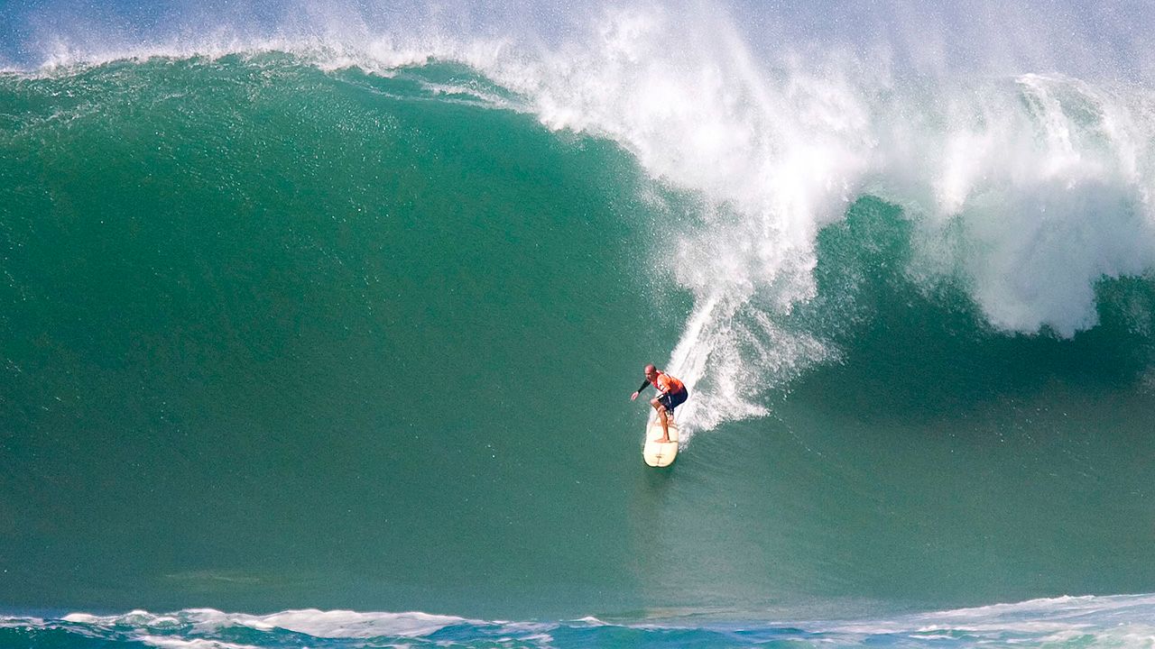 What makes the great surf around the islands