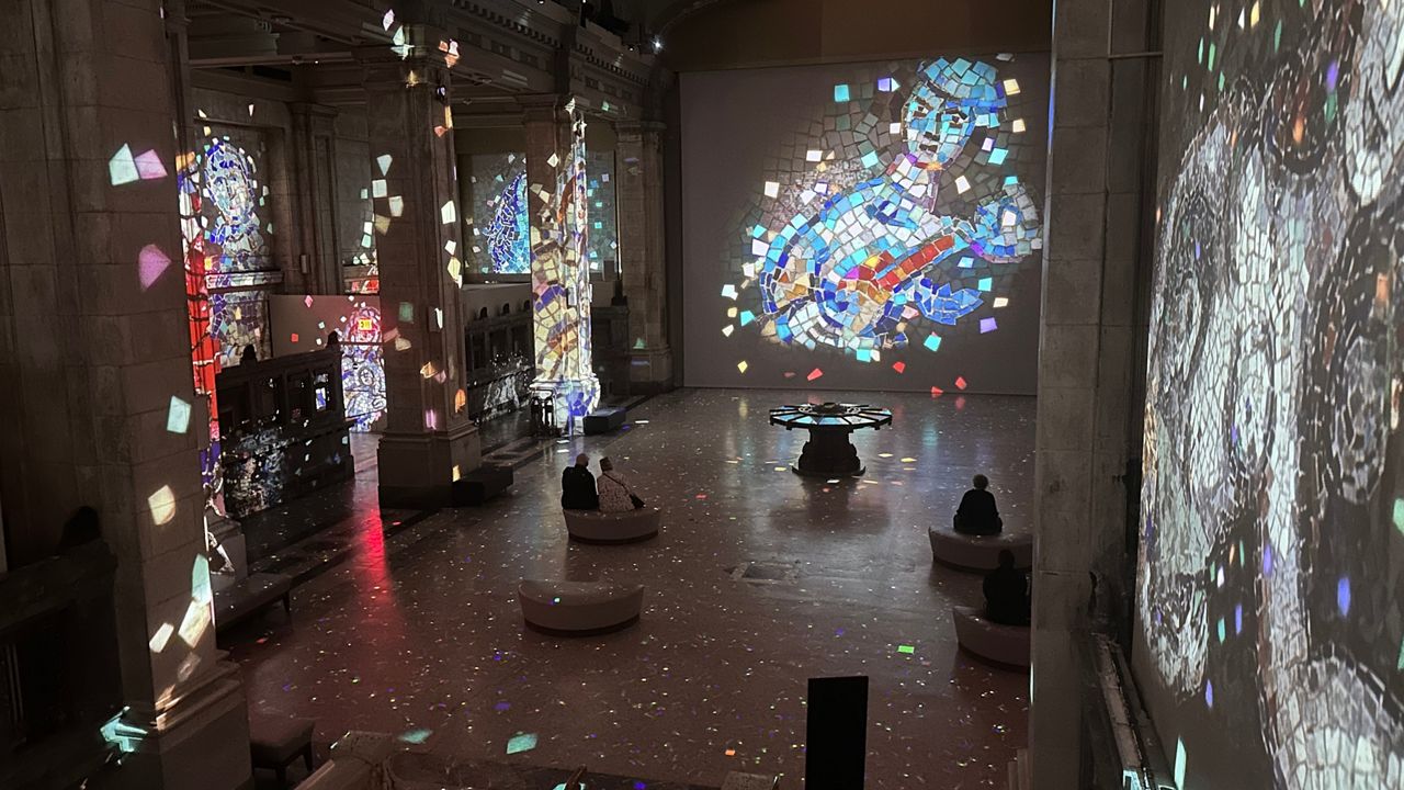 Immersive exhibit at Hall des Lumières celebrates Chagall