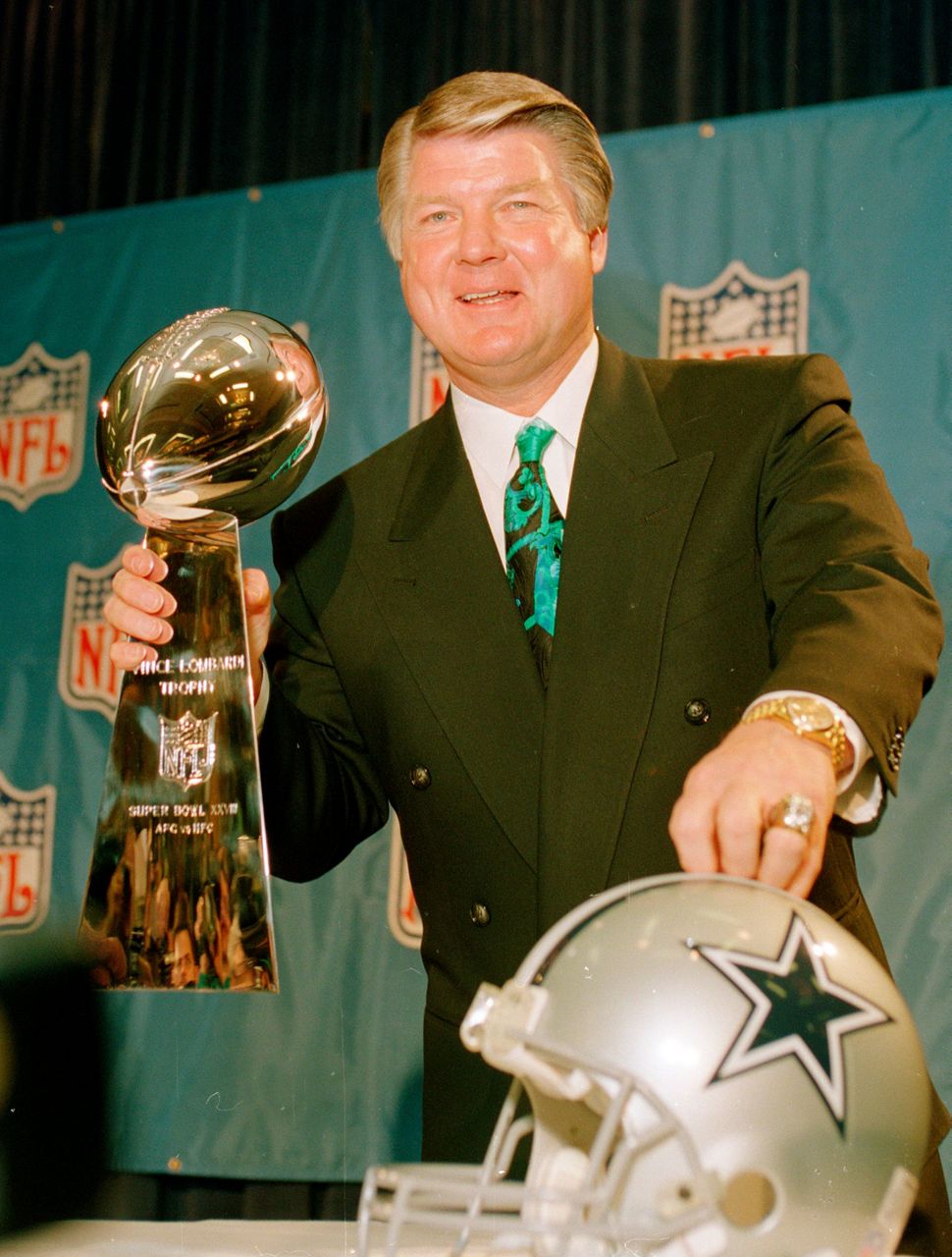 Super Bowl-winning coach Jimmy Johnson into Hall of Fame
