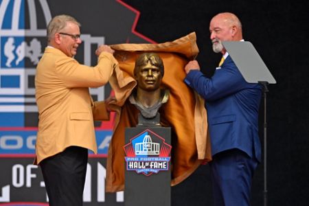 Dan Marino wouldn't trade his Hall of Fame jacket for a Super Bowl