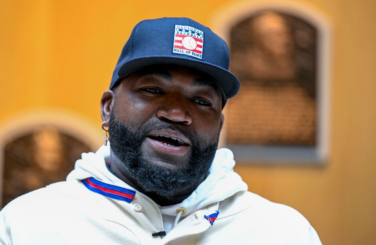 Papi! Papi! David Ortiz tours Baseball Hall of Fame