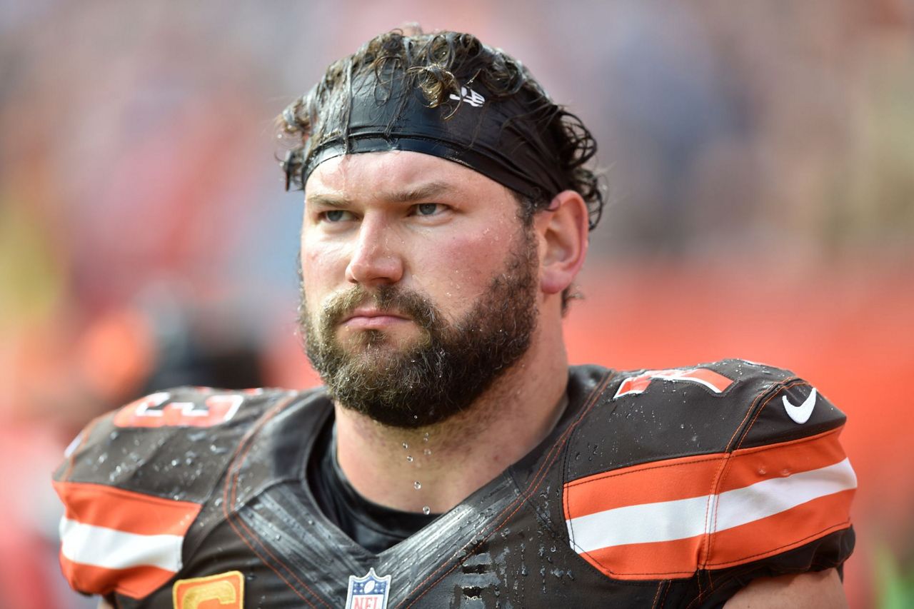 Hall of Famer Joe Thomas enshrined in Browns' Ring of Honor