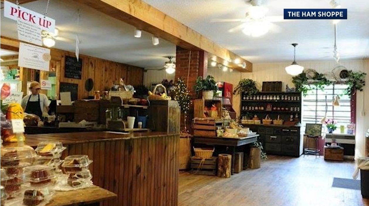 The former Ham Shoppe as it looked before the rights to the business were bought and turned into a food truck. (Spectrum News 1/Rose Eiklor)