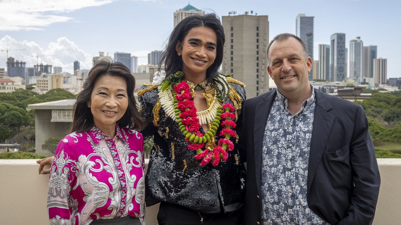 Bretman Rock poses with Gov. Josh Green and Lt. Gov. Sylvia Luke. (Photo courtesy of the Hawaii House of Representatives)