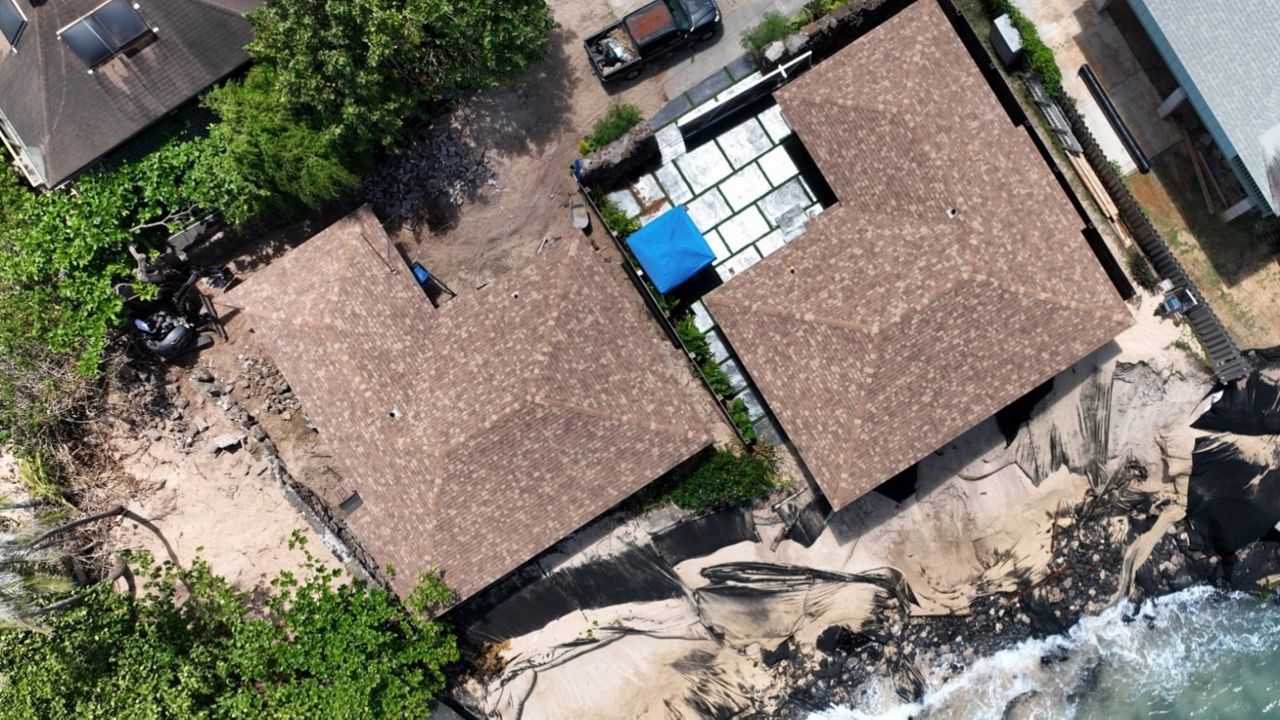 59-147A Ke Nui Road (left) and 59-147 Ke Nui Road (right), which are both owned by Joshua VanEmmerik, seen in 2022. The house on the right partially collapsed into the ocean on Sept. 24, 2024. (Photo courtesy of DLNR)