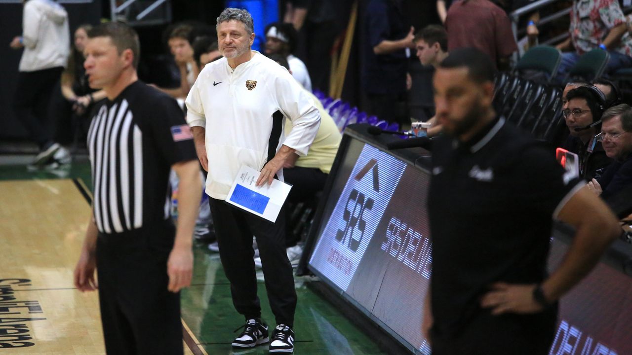 Oakland coach Greg Kampe, middle left, had to coach against his former player and assistant, Drew Valentine of Loyola Chicago, bottom right, in a down-to-the-wire game in on the first day of the Hawaiian Airlines Diamond Head Classic on Sunday.