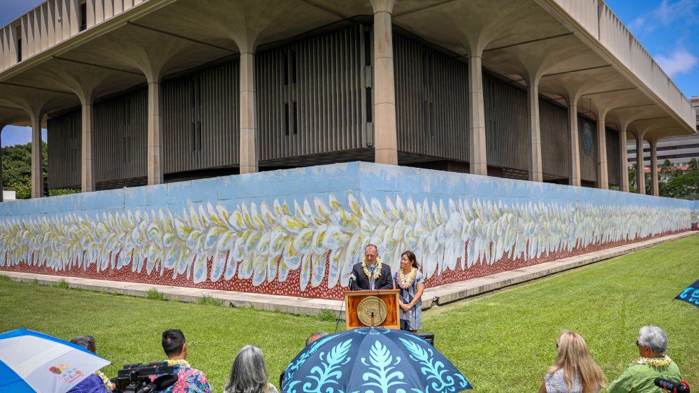 Tuesday's unveiling of He Lei Hoʻokipa surrounding the Hawaii State Capitol. (Photo courtesy of Hawaii Tourism Authority/Office of the Governor Josh Green)