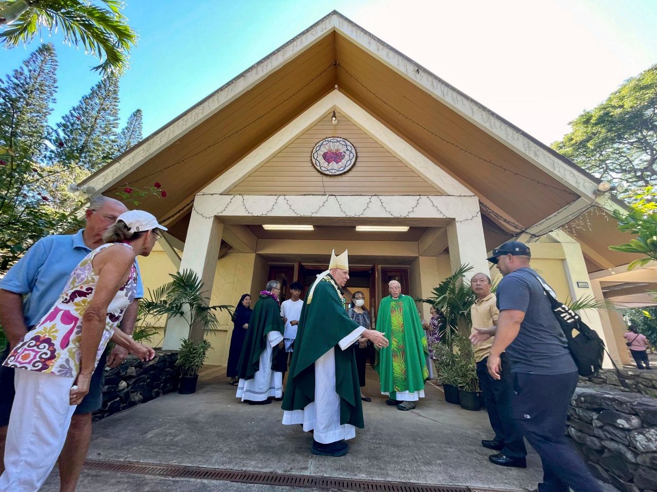 As Maui rescue continues, families and faith leaders cling to hope but